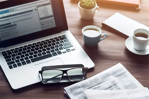 大学老师露娜简介